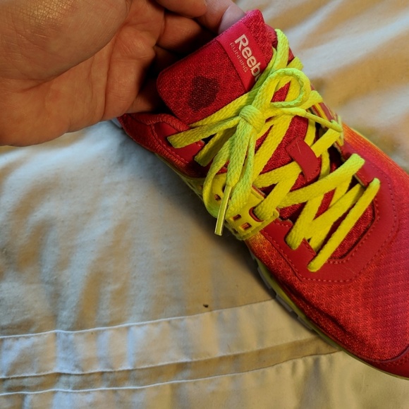 Athletic shoes, barely worn - Picture 5 of 5